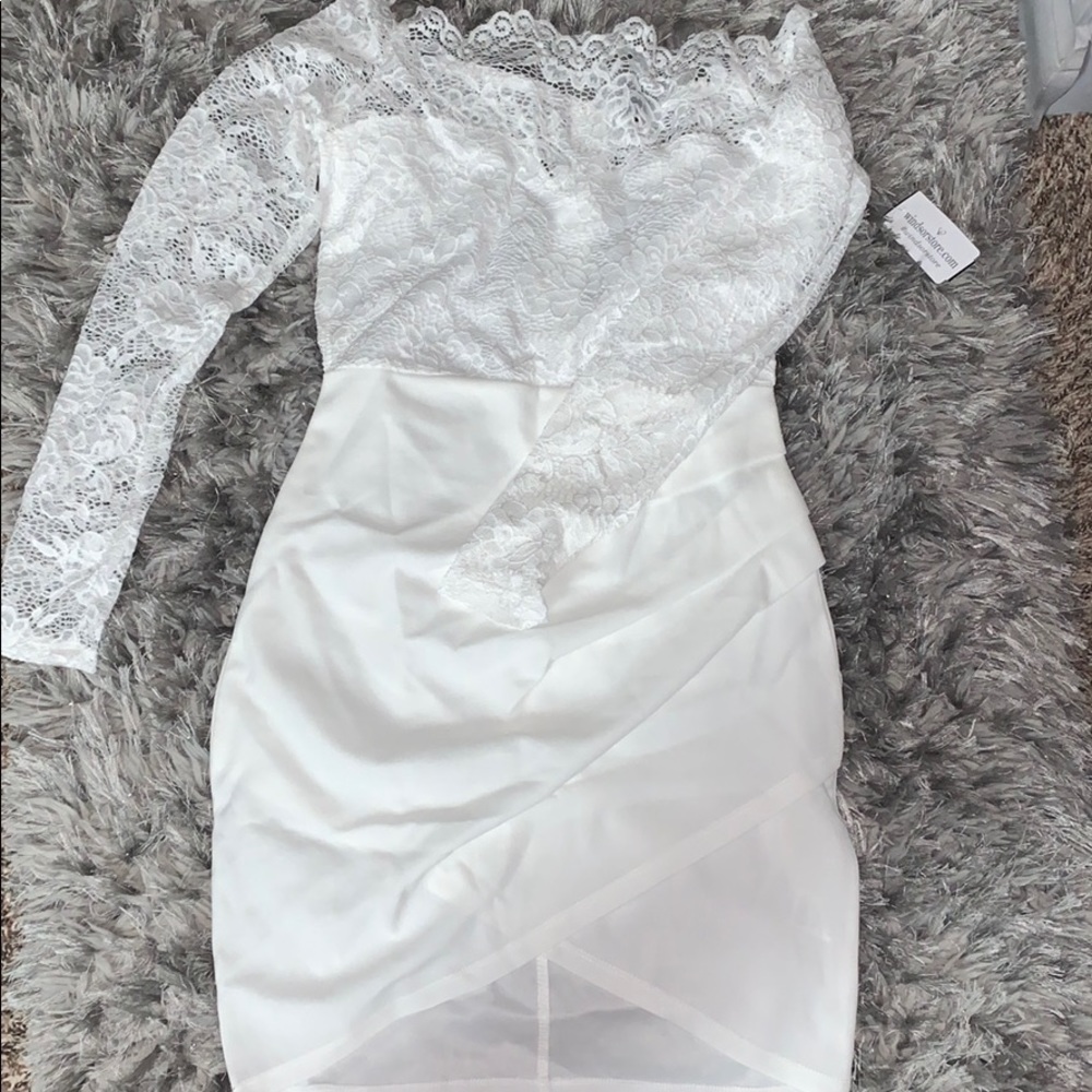 White long sleeve laced dress